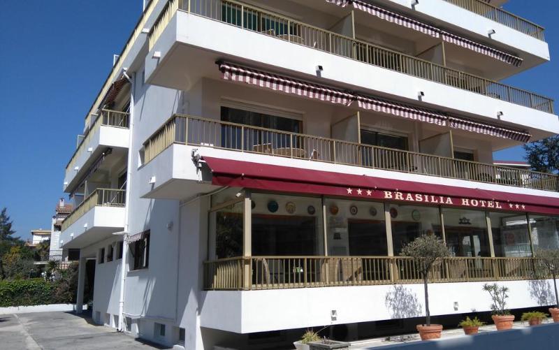 Hotel Restaurant Brasilia Cagnes-sur-Mer Exterior photo